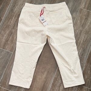 Ruby Rd. Cream Crop Pants with Embellished Pocket NWT
